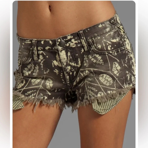 Free People Shibori Cutoff Jean Shorts - Picture 3 of 9